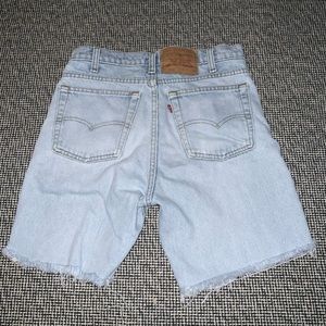 High Waisted Light Wash Levi’s Jean Shorts
